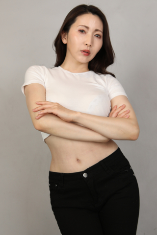 パーフェクトボディー《妃ひかり》さんのオヘソに...【小さいヘソ◯リ(デベソ)を発見?!】ひかり様のオヘソを初公開♥