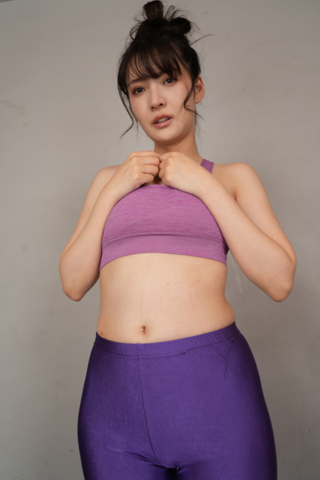ヨガ経験者♥インテリ美人セクシーモデル『I.N』【こんな綺麗な女性のオヘソが汚いわけない...】感度もあるわけない?!