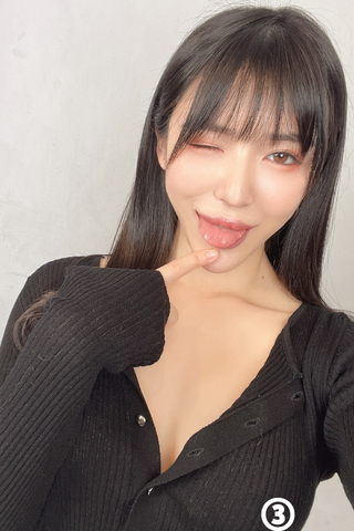 前回の作品から◉年...こんなしおみん観たかった【全く読めないクシャミのタイプwww】変顔クシャミ収録!!!