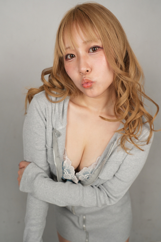 桐谷すずねの変態鼻フック♥【可愛いのに変態で最＆高の鼻遊戯】ゲ〇まで出ちゃて変態の修羅場...