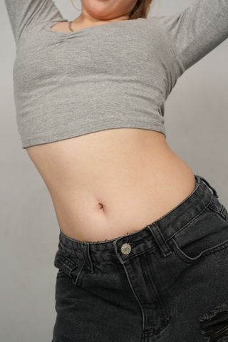 すずねちゃんのカワイイおへそ♥【オヘソびんびん物語】おへそ弄られ嫌がる素振りを見せながらも...